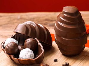 Ovo de Chocolate com Trufas de Tiramissu