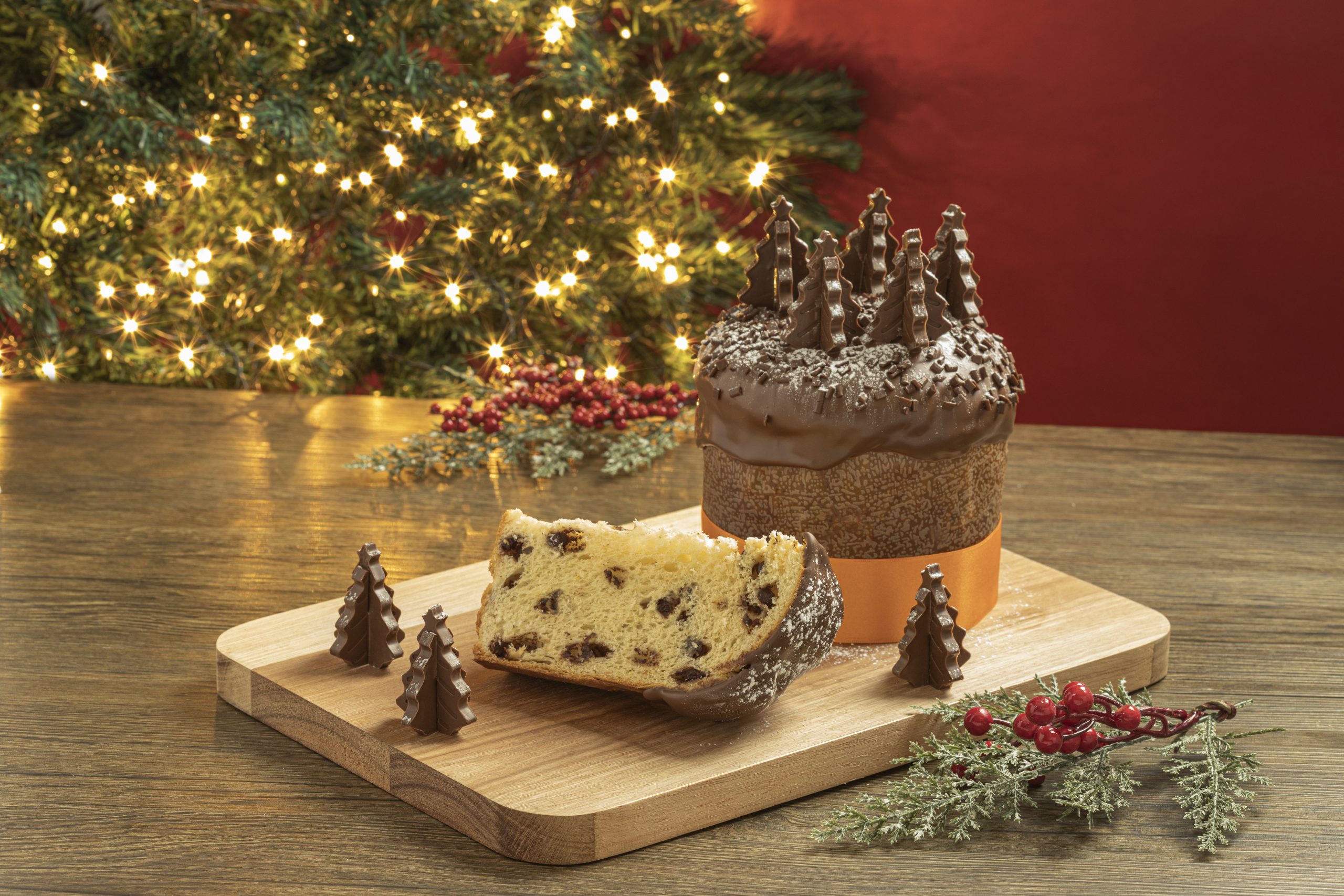 Chocotone Decorado com Pinheiros de Chocolate