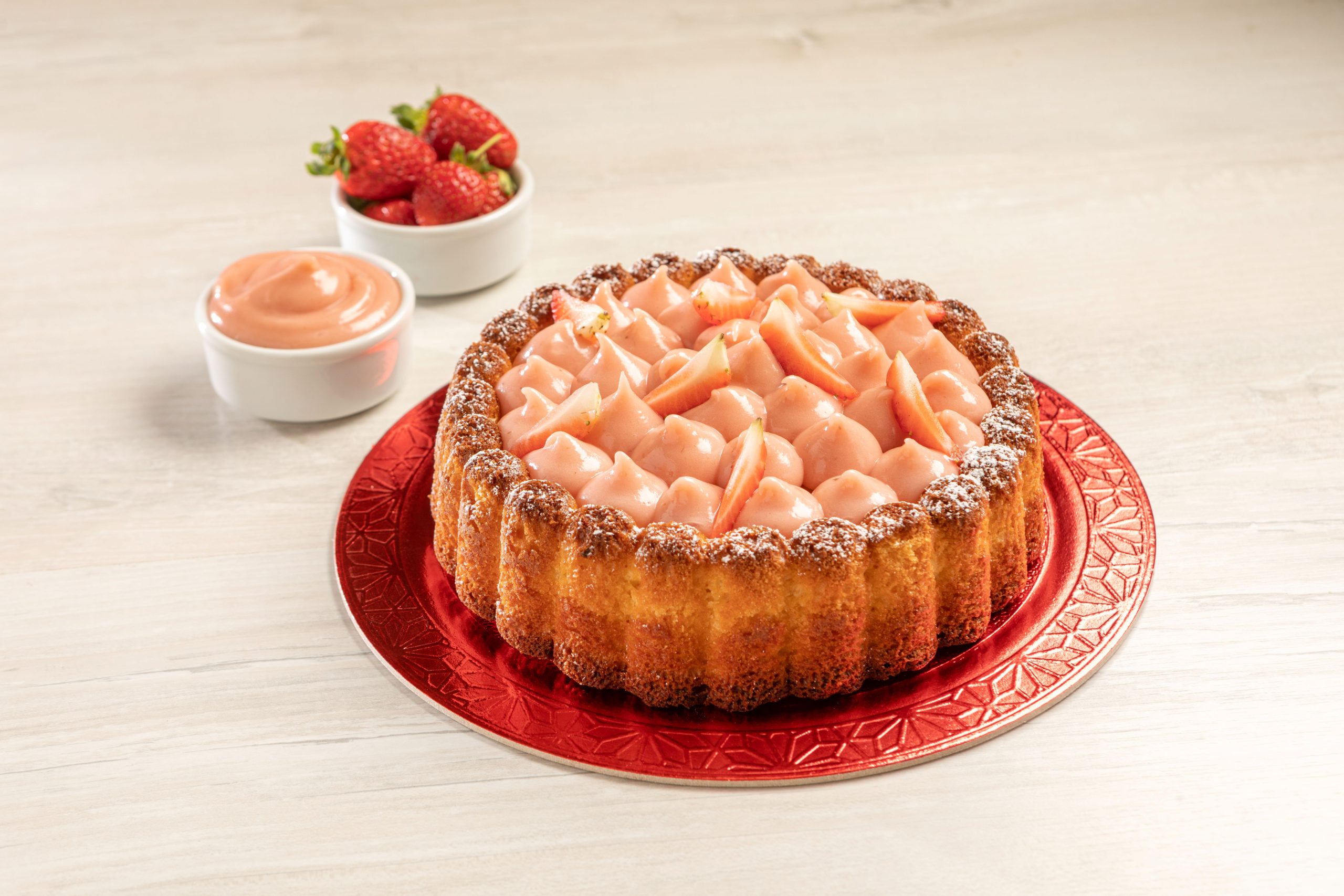 Bolo Piscina com Recheio de Morango