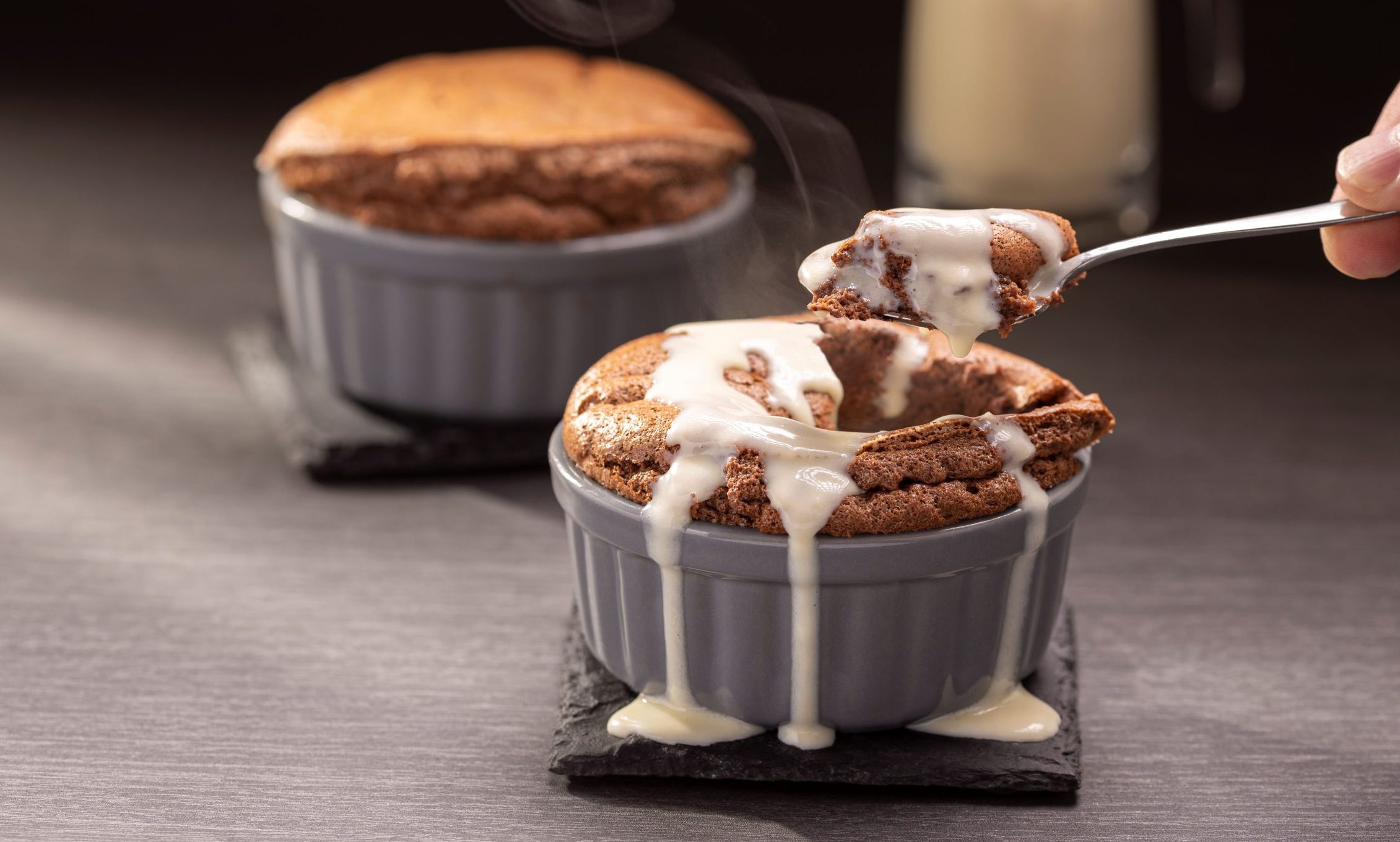 Suflê com Calda de Chocolate Branco