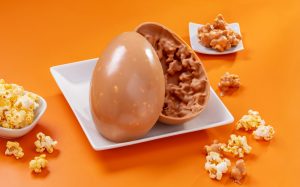 Ovo de pipoca caramelizada