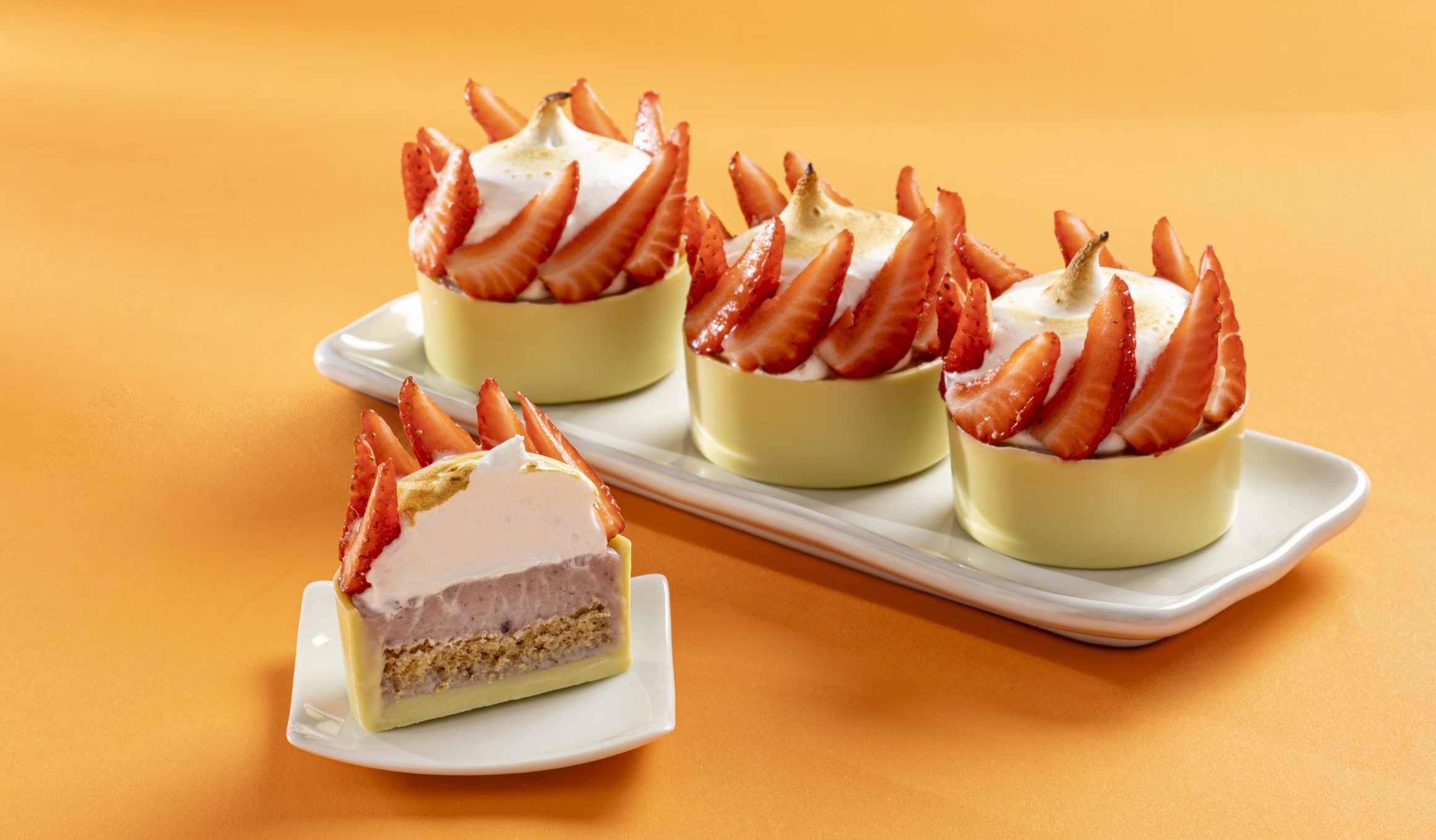 Tortinha de Pistache com Morango e Merengue